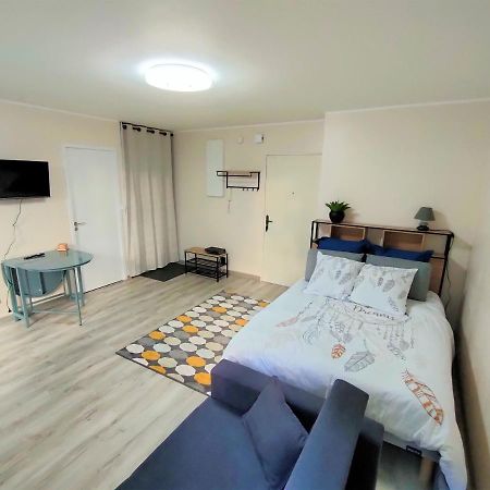 Lovely Flat Nearby Paris Fully Redone With Free Parking On Premises And Balcony Clichy Buitenkant foto