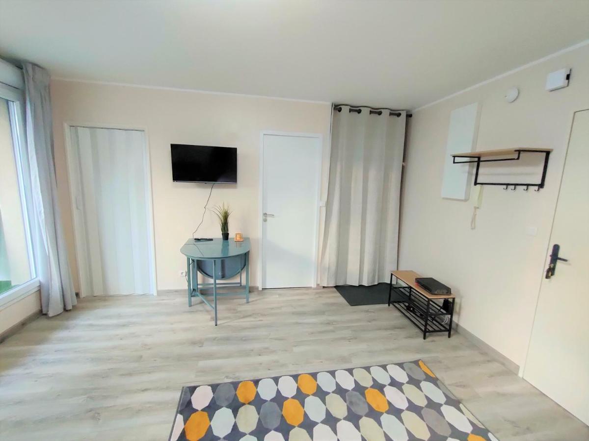 Lovely Flat Nearby Paris Fully Redone With Free Parking On Premises And Balcony Clichy Buitenkant foto