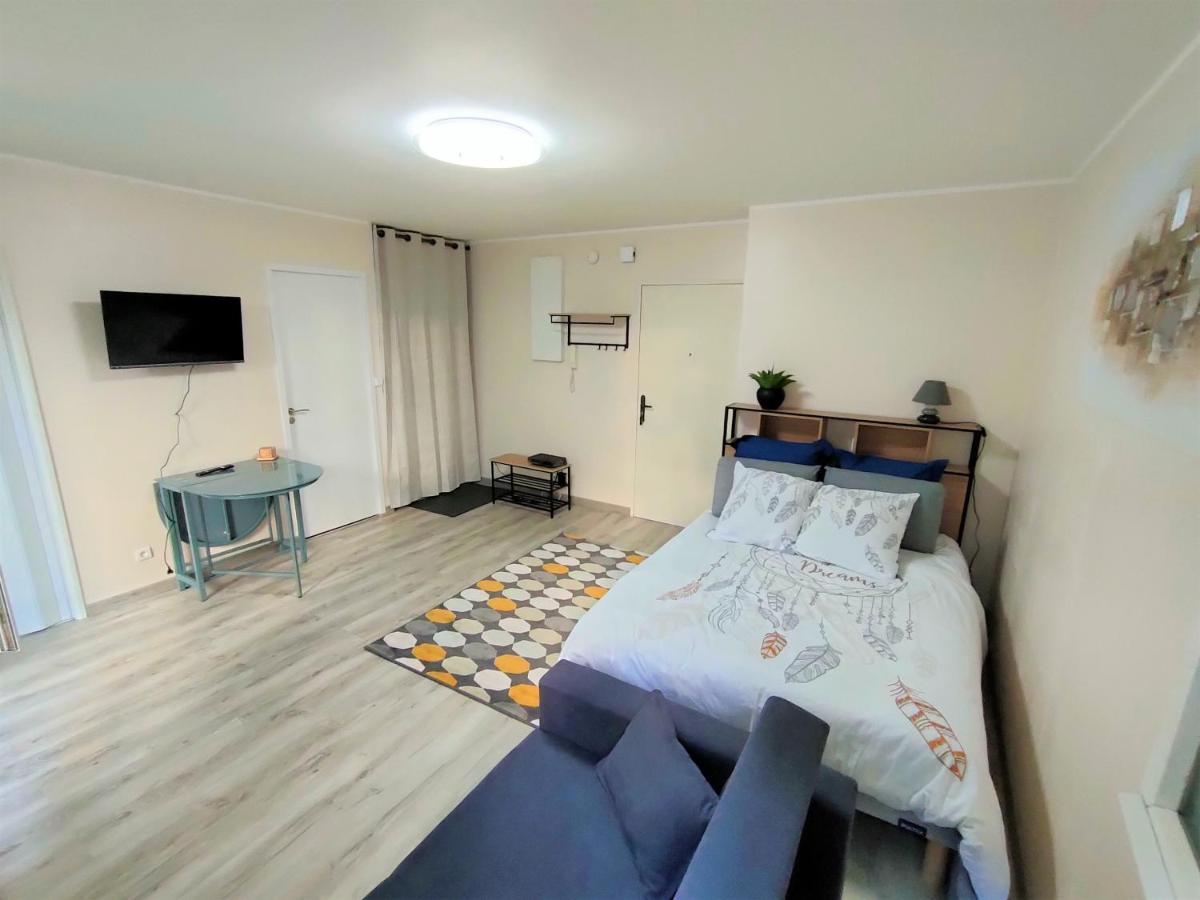 Lovely Flat Nearby Paris Fully Redone With Free Parking On Premises And Balcony Clichy Buitenkant foto